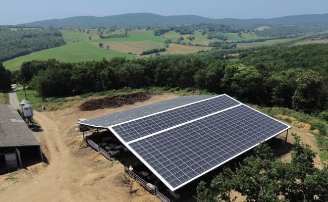 Autre vue des hangars agricoles à Marignac Laspeyres