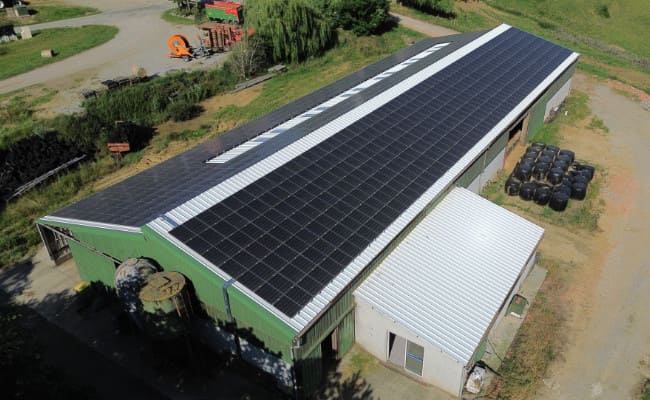Vue complémentaire des bâtiments agricoles photovoltaïques à Lapenne